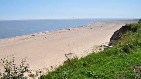 New holiday park approved for Kessingland - BBC News