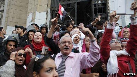 Anti-Mursi protesters chant slogans in front of the Supreme Judicial Council building in Cairo, 24 November 2012