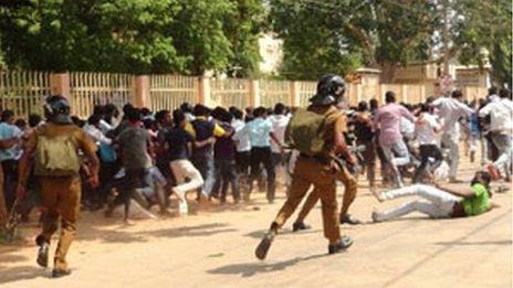 Security forces chase students outside Jaffna University 28 Nov 2012