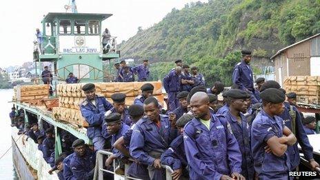 Congolese police officers arrive on a ferry at a port in Goma, 30 November 2012