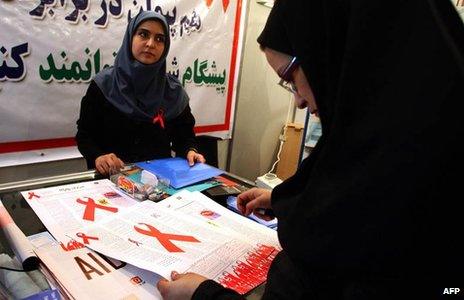 An Iranian woman reads a leaflet at an exhibition marking World Aids Day in Tehran on (1 December 2008)