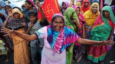 Pakistani Hindus protest the demolishment of a Hindu temple in Karachi on December 2, 2012