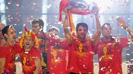 Spain celebrate winning Euro 2012