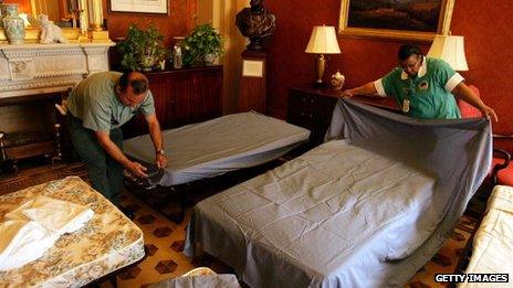 Staff prepare beds for US Senators ahead of an anticipated filibuster in 2005
