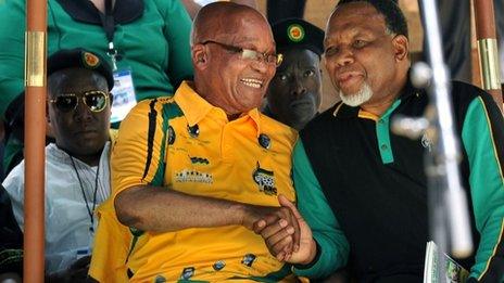 Jacob Zuma and Kgalema Motlanthe shake hands in Bloemfontein (8 January 2012)