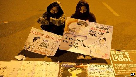 Indian girls hold cards at a candle-lit vigil in Delhi, Monday, Dec 31, 2012.