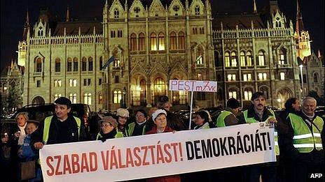 Protest against new electoral law outside parliament in Budapest, 19 Nov 12