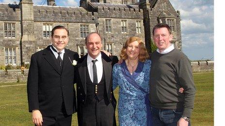 David Walliams (left) with Viscount Crichton and Amanda and Noel Johnston