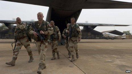French soldiers arrive in Bamako, Mali (15 Jan) AFP PHOTO / ECPAD / JEREMY LEMPIN