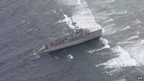 Image released on 18 January 2013 by Philippine Western Command (WESCOM) shows USS Guardian aground on Tubattaha reef in western Philippines island of Palawan
