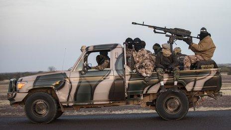 Convoy of Malian soldiers on their way to Mopti (19 January 2013)