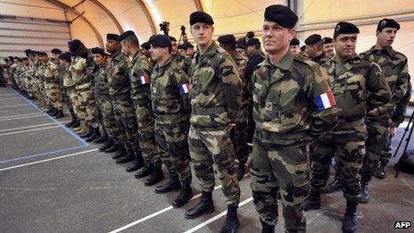 French soldiers are waiting the arrival of the French Defence Minister before their departure to Mali on January 25
