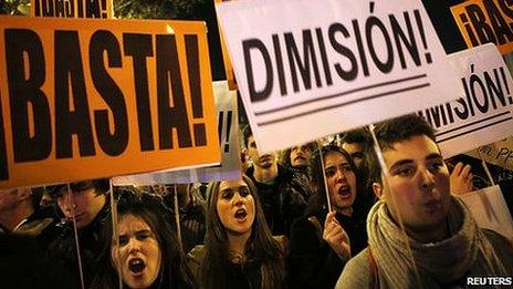 Anti-government protest outside PP headquarters in Madrid, 31 Jan 13