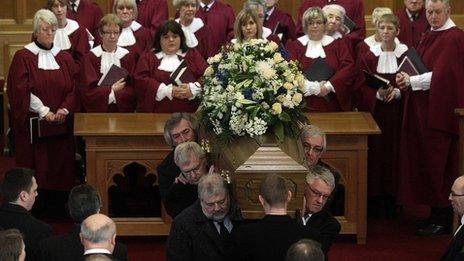 Funeral of NI sports journalist Malcolm Brodie takes place BBC News