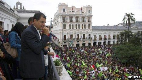 President Rafael Correa addresses supporters from the balcony of Carondelet Palace in Quito (17 February 2013)