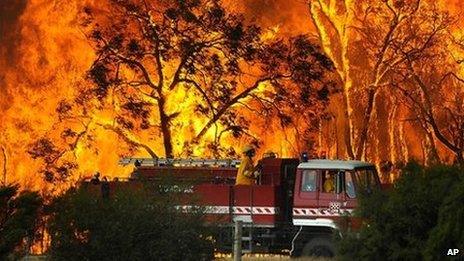 A fire engine moves away from a bushfire in the Bunyip State Forest near the township of Tonimbuk (7 February 2009)