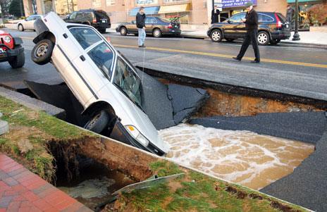 Car fallen into a sinkhole in Maryland, US
