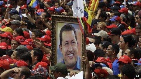 Crowd mourns Hugo Chavez in Caracas
