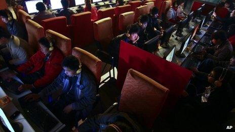 People use computers at an Internet cafe in Fuyang, in central China"s Anhui province