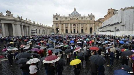 Crowds with umbrellas in St Peter's Square