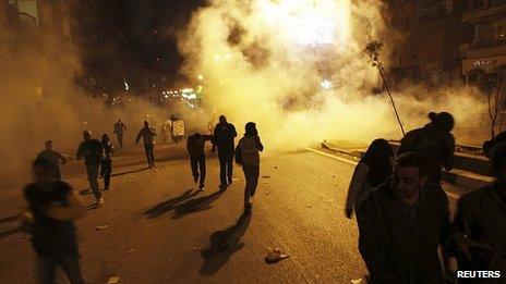 Egypt orders activists' arrests after Brotherhood clashes - BBC News
