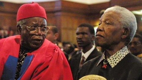 Acclaimed Nigerian author Chinua Achebe (L) and former South African President Nelson Mandela chat on 12 September 2002 in Cape Town