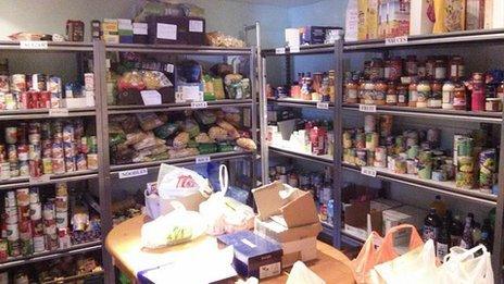 Cornish schools start to refer families to food bank - BBC News