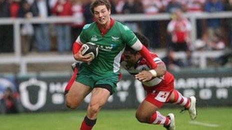 Dadlau am ddyfodol asgellwr y Scarlets, George North