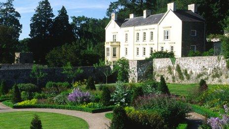 Aberglasney house and gardens