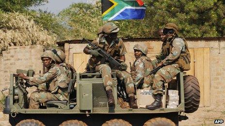 South African soldiers patrolling in Bangui (10 January 2013)