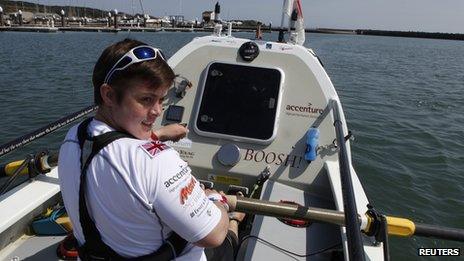 Rutland explorer Sarah Outen's North Pacific crossing delayed - BBC News