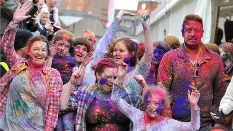 Holi 2023: India celebrates festival of colours - BBC News