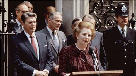 Margaret Thatcher gyda Ronald Reagan