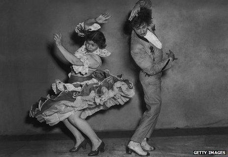 Spanish flamenco dancers Rosario and Antonio rehearse the 'triana' at the Cambridge Theatre in London, 1951