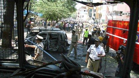 Bangalore blast kills Indian woman - BBC News