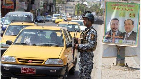 Policeman at a checkpoint in Baghdad (19/04/13)