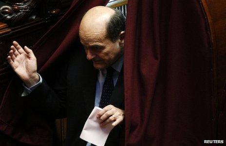 Pier Luigi Bersani holds his ballot paper during the second day of the presidential elections in Italy's parliament, 19 April