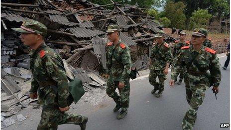 Soldiers in Longmen County, Sichuan province, China (21 April 2013)
