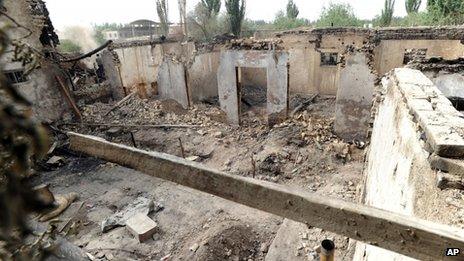 House destroyed in a violent clash in Selibuya (25 April 2013)