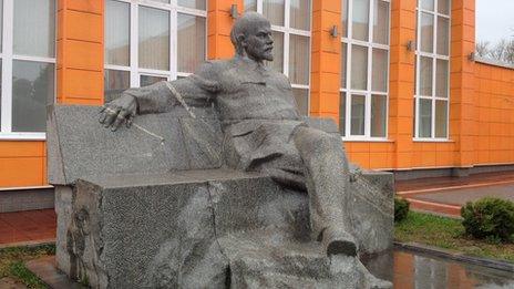 Statue of Vladimir Lenin at the Lenin State Farm