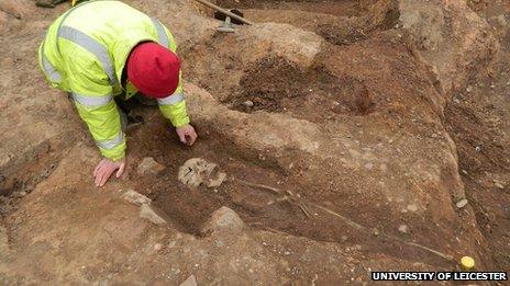 An archaeologist uncovers a body