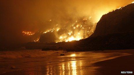 California firefighters tackling six major wildfires - BBC News