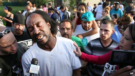Neighbour Charles Ramsey talks to the media near Seymour Avenue in Cleveland, Ohio, on 6 May 2013