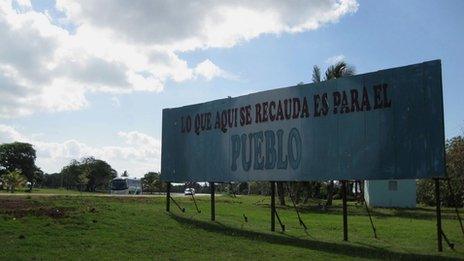 A sign at the Varadero golf club reads "The proceeds made here go to the people"