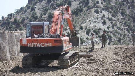 Afghan army building a border point