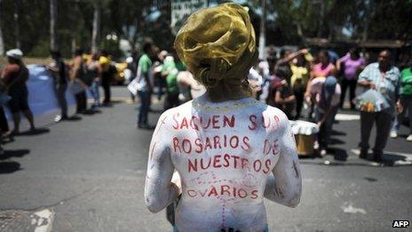 Members of feminist organisations demonstrate in favour of Beatriz's right to an abortion outside a San Salvador court on 15 May 2013