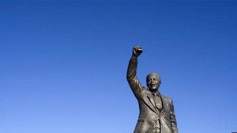 Mandela statue near Drakenstein Prison, close to Paarl, 9 June