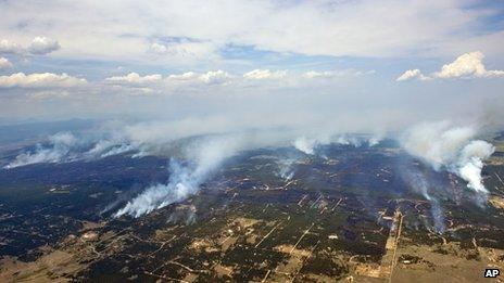 Plumes of smoke rise from a wildfire burning in the densely wooded Black Forest (13 June 2013)