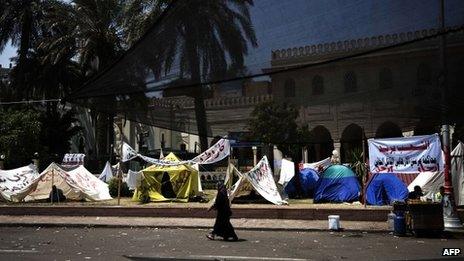 Protest camp outside the Ittihadiya presidential palace in Cairo (1 July 2013)