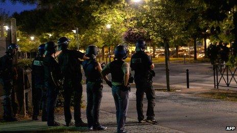 Полиция патрулирует улицы Траппа, Франция (21 июля 2013 г.)